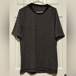 EUC - Lululemon men’s reversible T-Shirt L